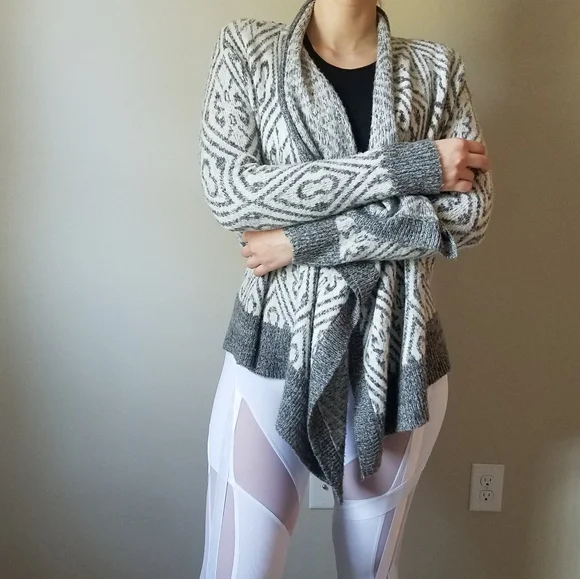 Grey & White Oversized Cozy Blanket Wrap Cardigan - Picture 1 of 8